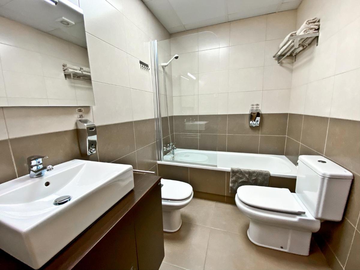 Urban Manresa-City Center Apartment With Balcony Luaran gambar
